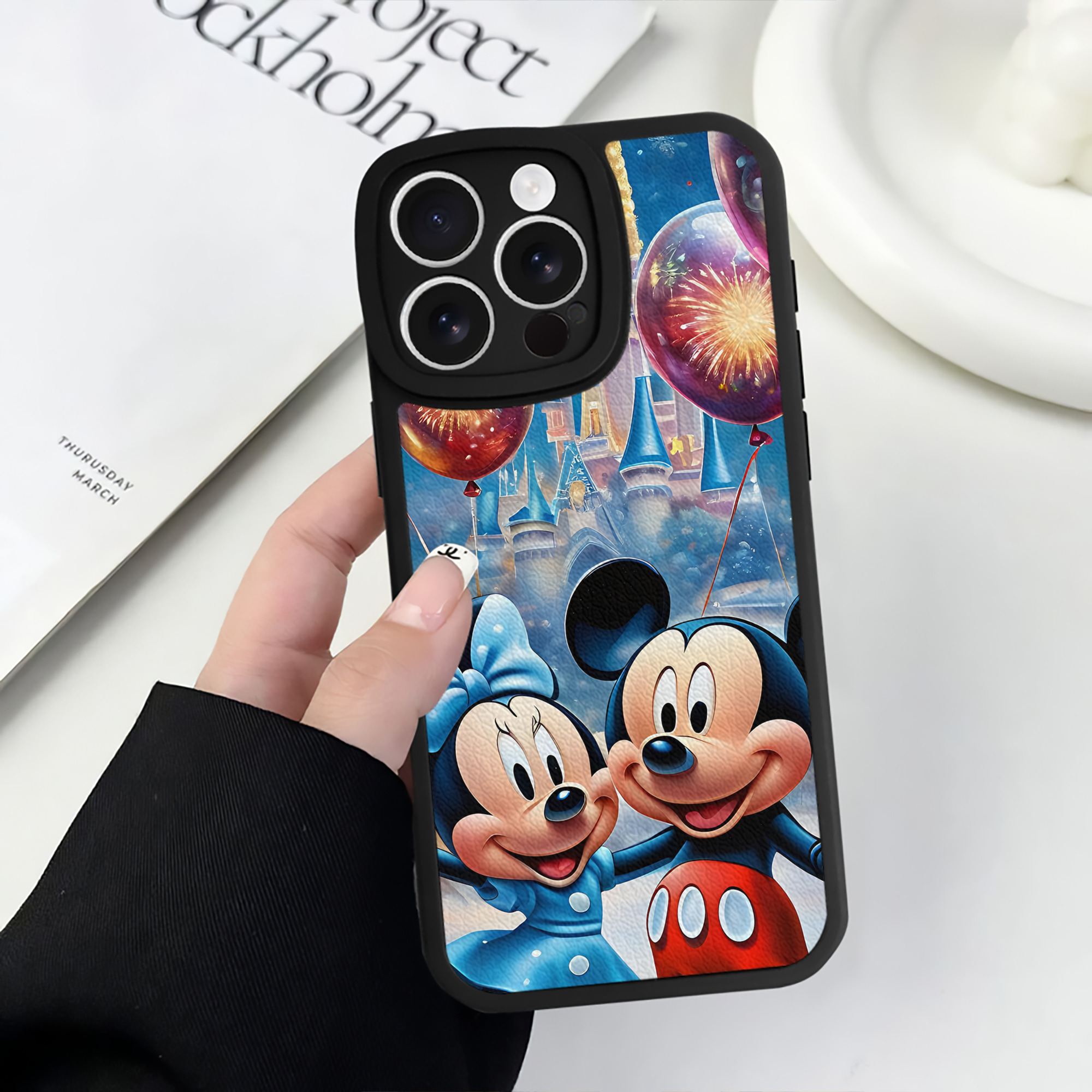 （画像用） ミッキーマウス Mickey Mouse 【iPhone 16シリーズ対応】シリコンスマホケース（レザー調） 材質：シリコン